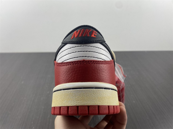 NIKE DUNK LOW EMB CHICAGO KNICKS