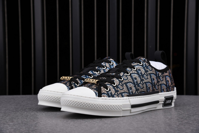 DR B23 OBLIQUE LOW TOP SNEAKER