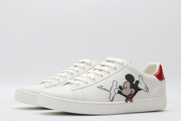 GC ACE EMBROIDERED LOW-TOP SNEAKER GC-18