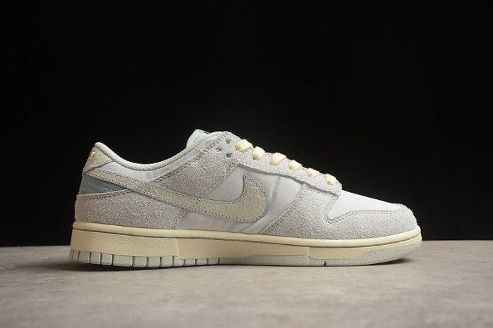 Nike Dunk Low SE 
