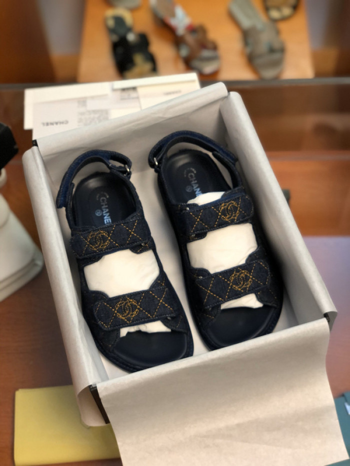 C*HANEL SLIDES C-02