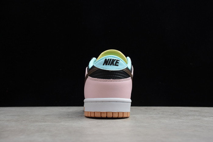 NIKE Dunk Low SE 