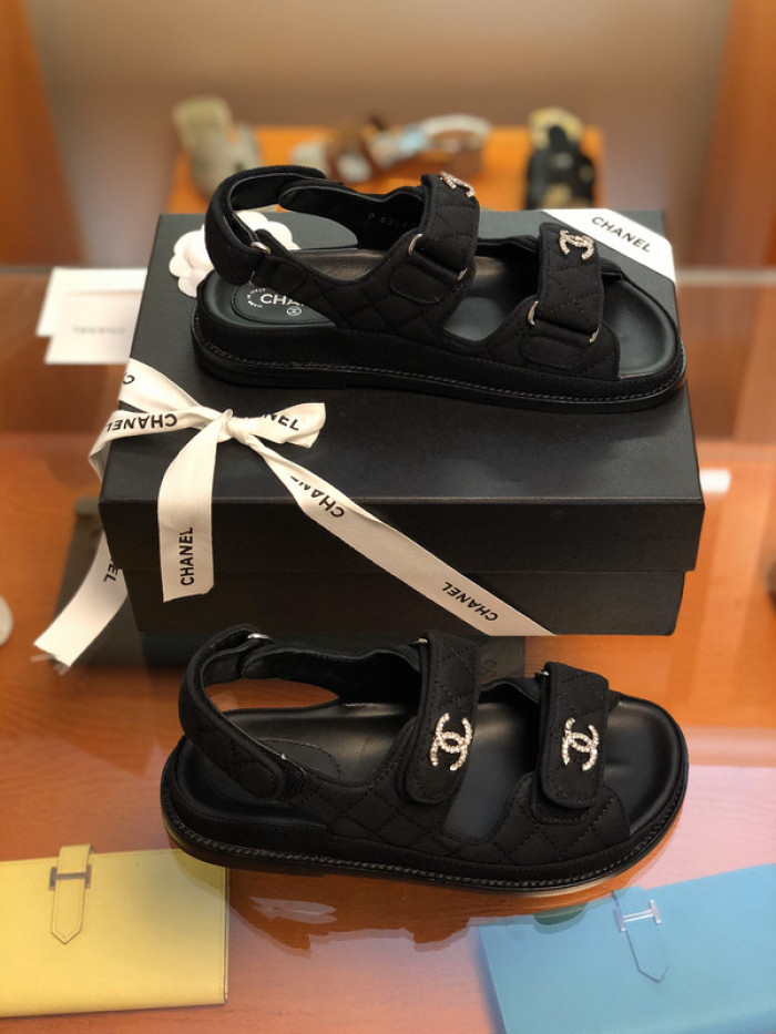 C*HANEL SLIDES C-01
