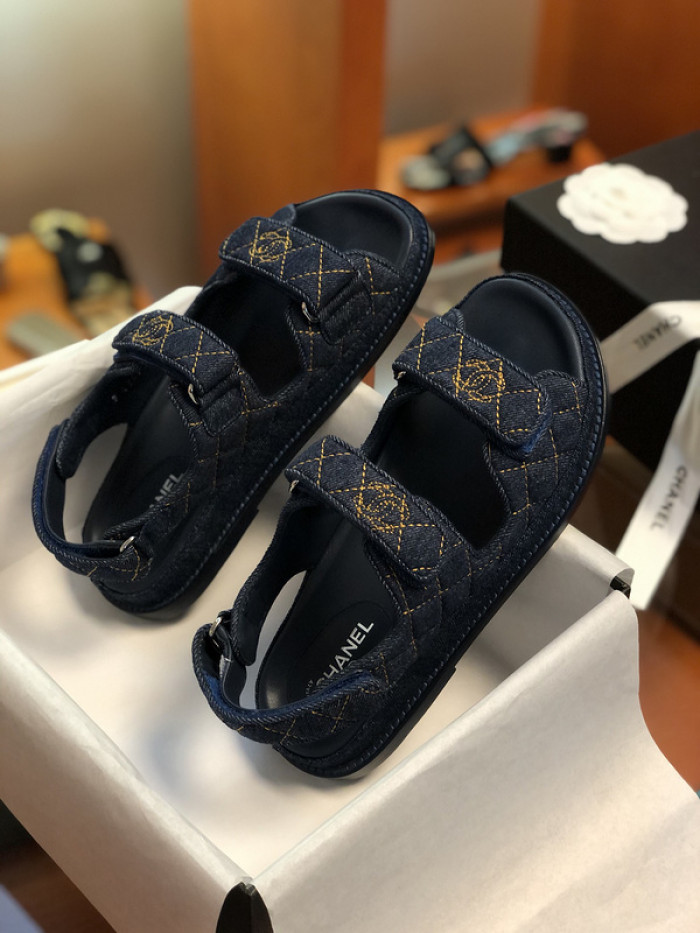C*HANEL SLIDES C-02