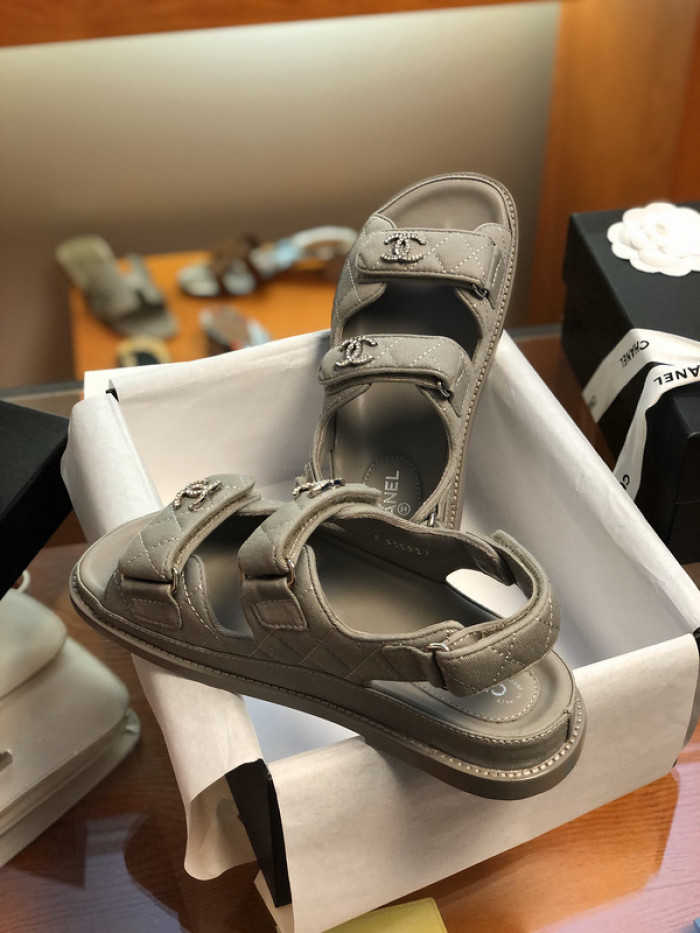 C*HANEL SLIDES C-03