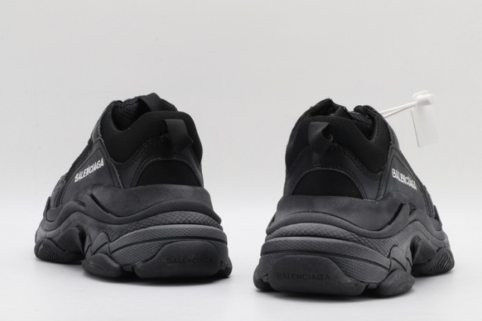 BL BLACK TRIPLE S TRAINER W06G01001