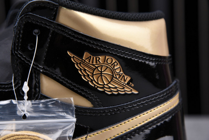Jordan 1 Retro High Black Metallic Gold (2020) - 555088-032