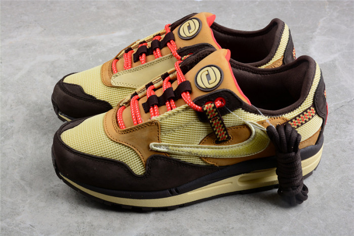 TRAVIS SCOTT x NIKE AIR MAX 1 